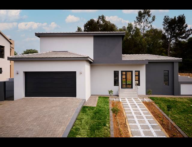 4 BEDROOM HOUSE FOR SALE IN BLUE HILLS